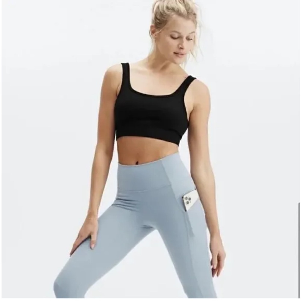 A14 NWT Fabletics Black Autumn Fleece Bra